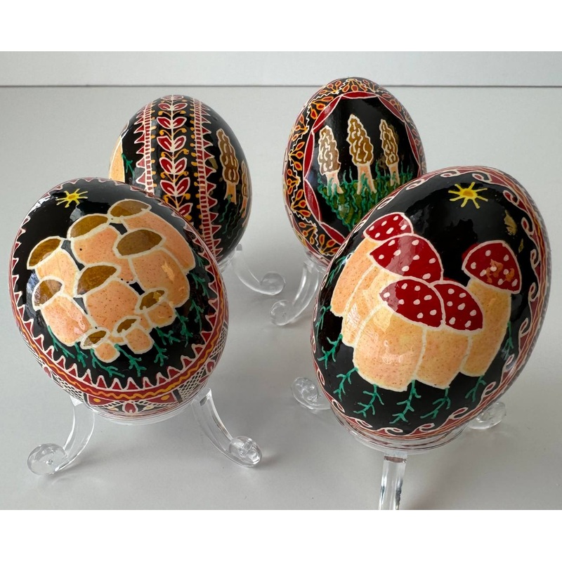 Mushroom Design Pysanka by Iris