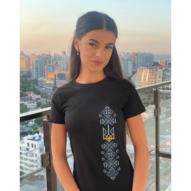 Women’s t-shirt with emblem embroidery