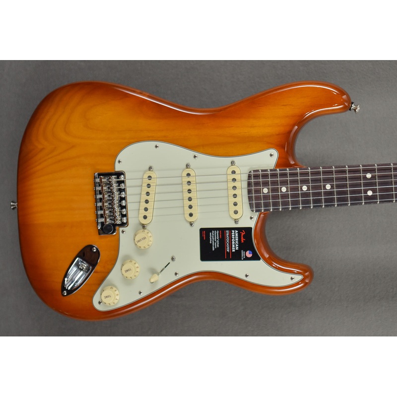 American Performer Stratocaster  Honey Burst w/Rosewood Fingerboard