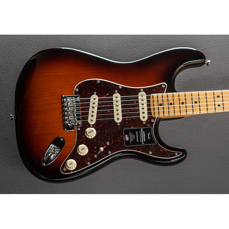 American Professional II Stratocaster  3 Color Sunburst w/Maple