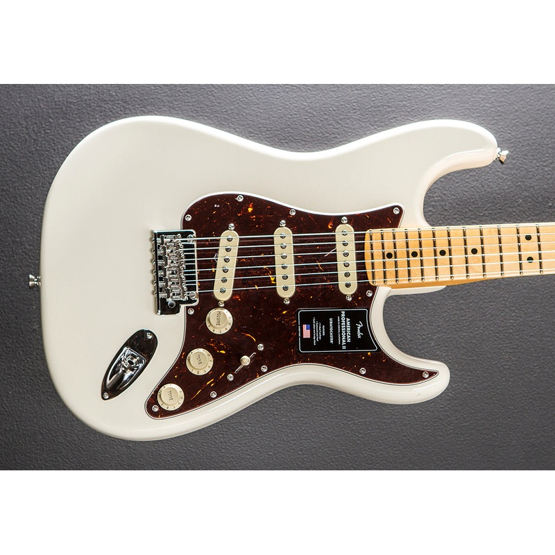 American Professional II Stratocaster  Olympic White w/Maple