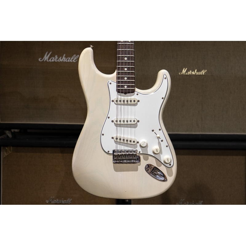 1965 Fender Stratocaster – Blonde