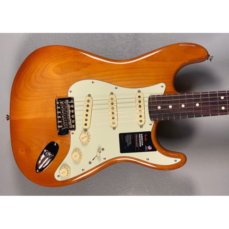 AMERICAN PERFORMER STRATOCASTER- Honey Burst