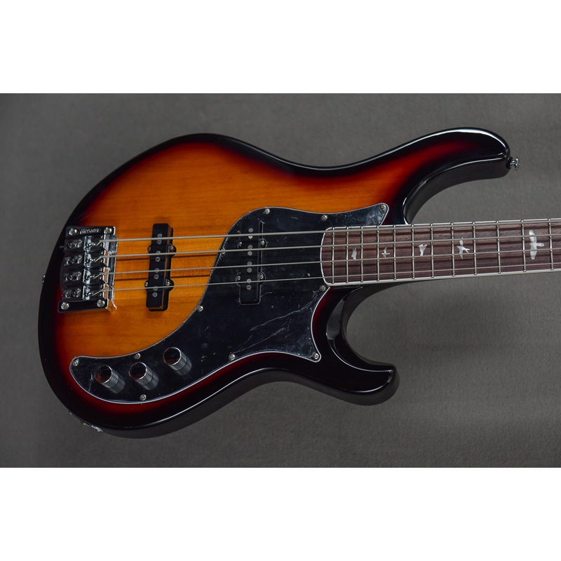 SE Kestrel Bass – Tri-Color Sunburst