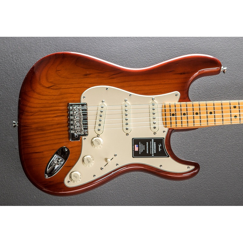 American Professional II Stratocaster  Sienna Sunburst w/Maple