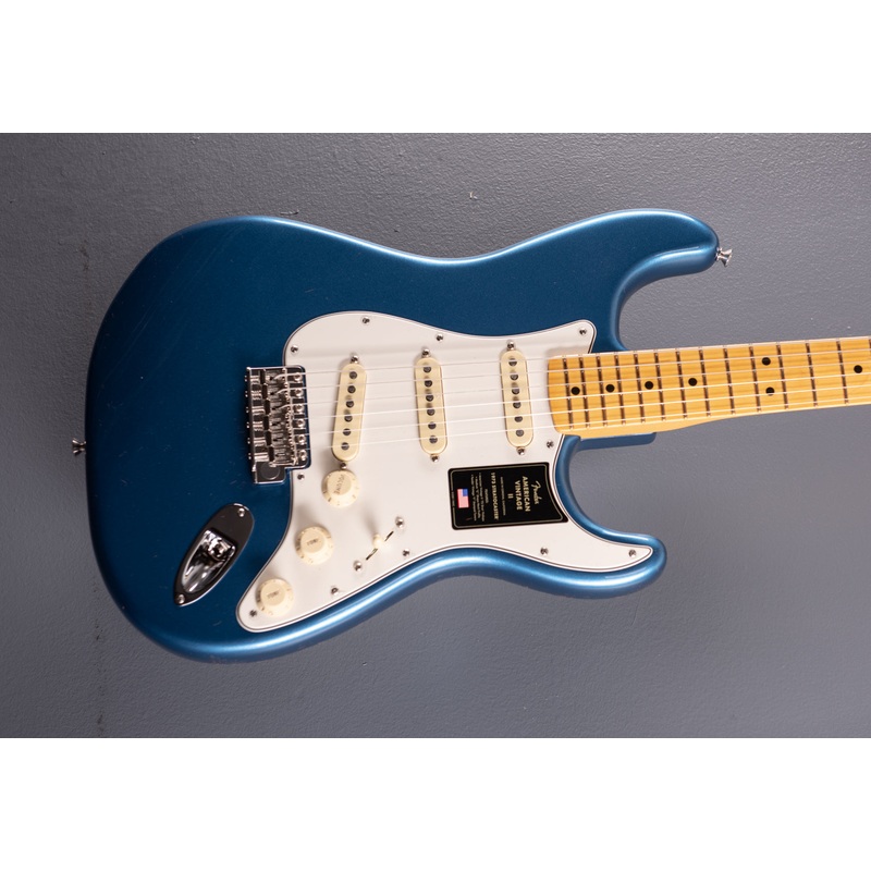 American Vintage II 1973 Stratocaster – Lake Placid Blue w/Maple