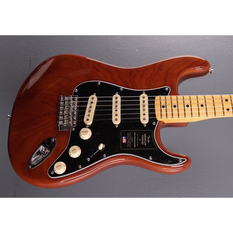 American Vintage II 1973 Stratocaster – Mocha w/Maple