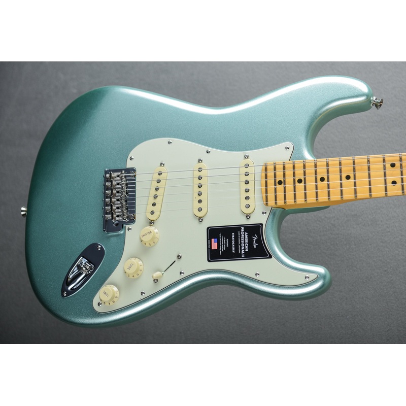 American Professional II Stratocaster – Mystic Surf Green w/maple