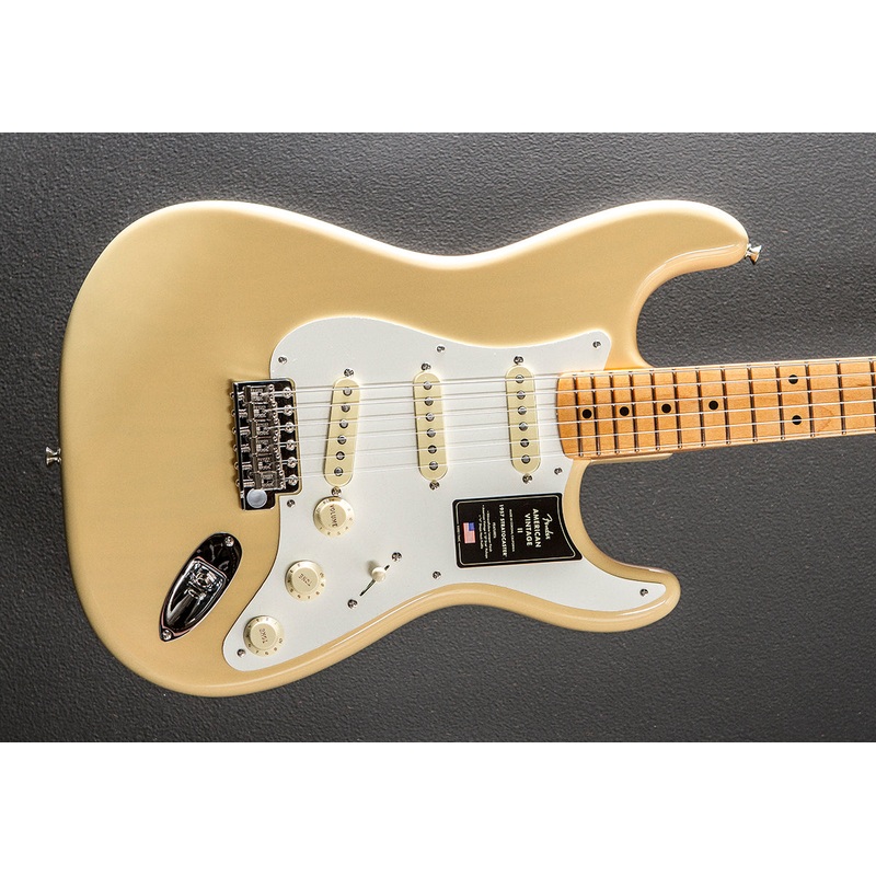 American Vintage II 1957 Stratocaster – Vintage Blonde