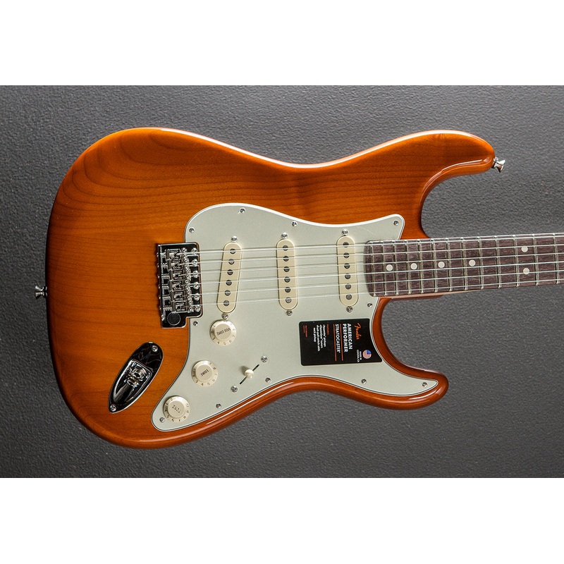 American Performer Stratocaster – Honey Burst w/Rosewood