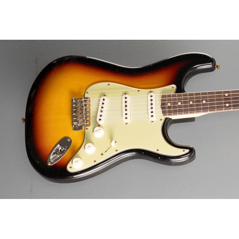 1960 Journeyman Relic Stratocaster – 3 Color Sunburst