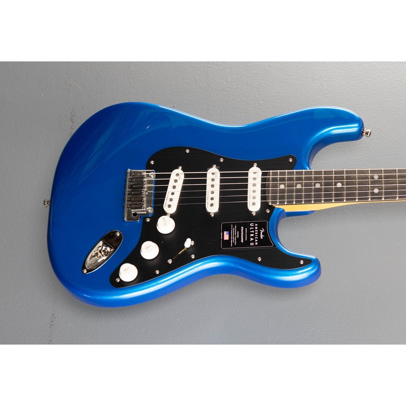 American Ultra II Stratocaster – Noble Blue