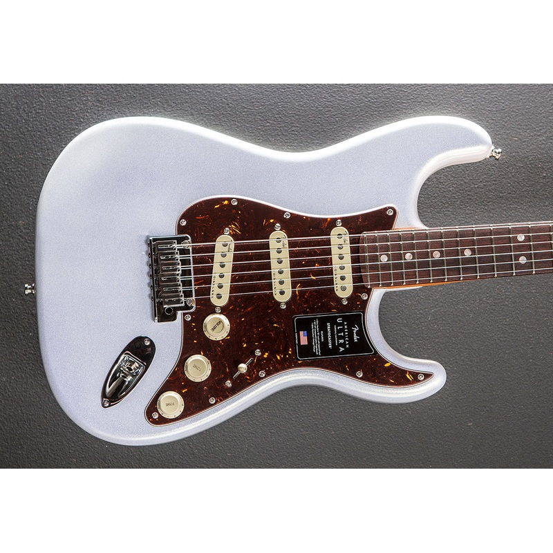 American Ultra Stratocaster – Arctic Pearl w/Rosewood