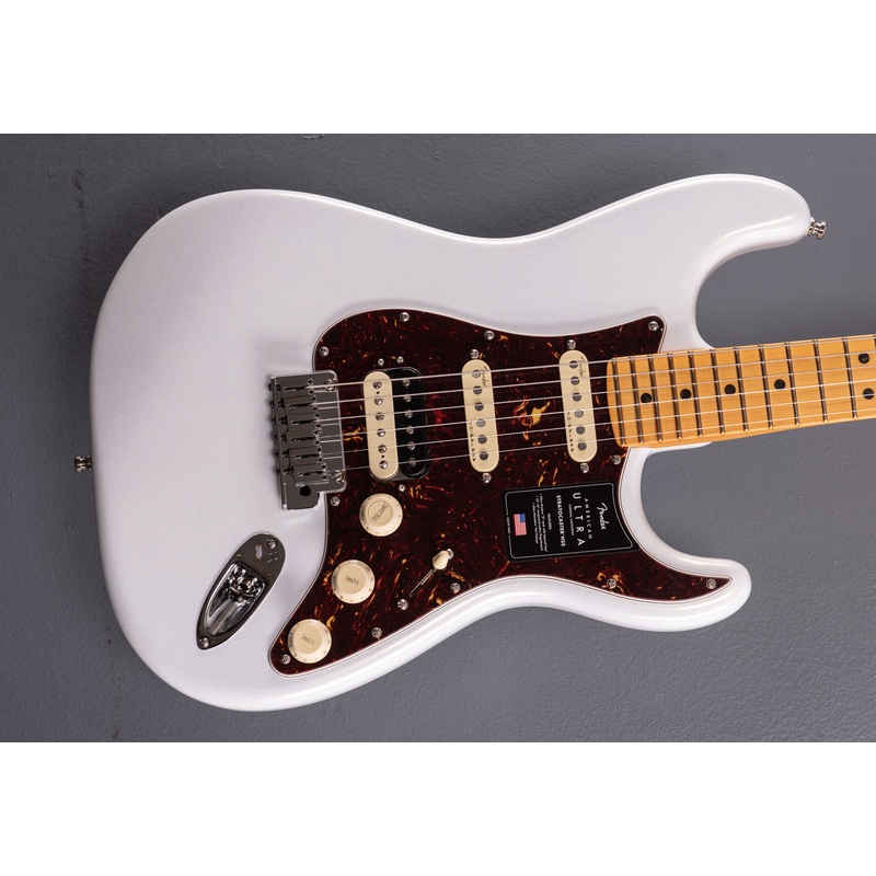 American Ultra Stratocaster HSS  Arctic Pearl w/Maple