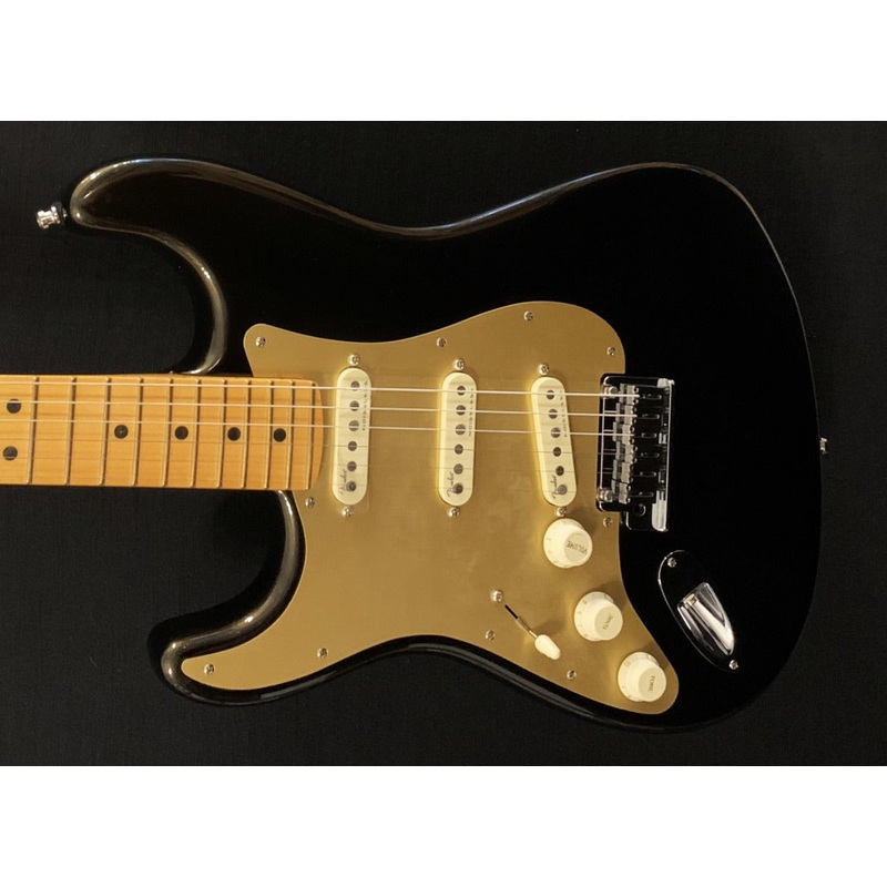 AMERICAN ULTRA STRATOCASTER LEFT-HAND