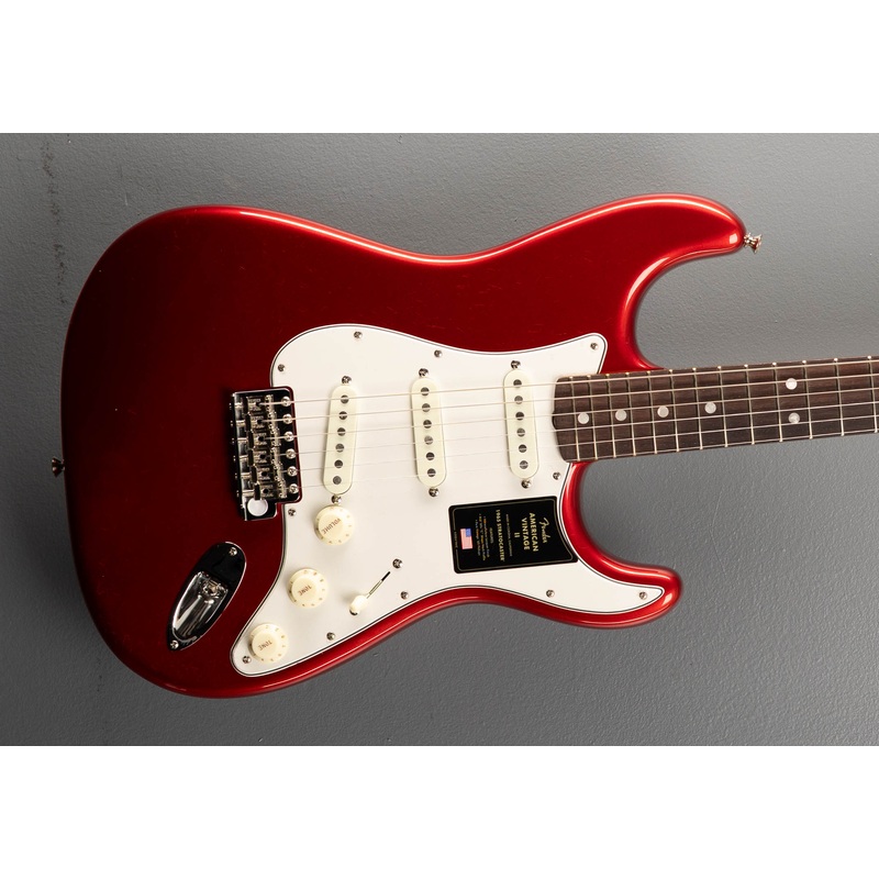 American Vintage II 1965 Stratocaster – Candy Apple Red