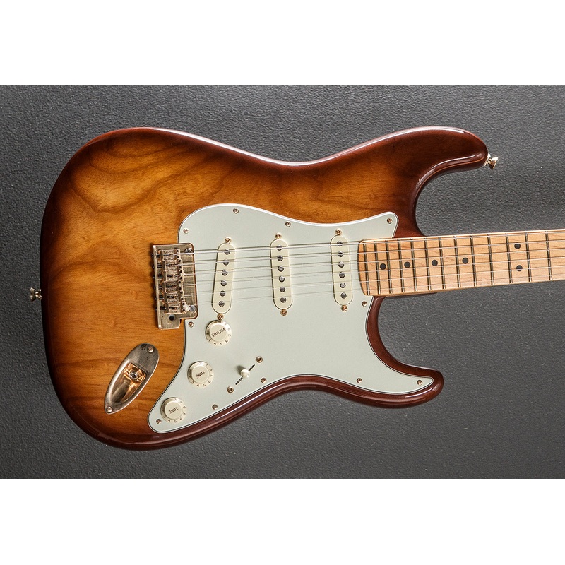 Used 75th Anniversary Commemorative Strat ’20