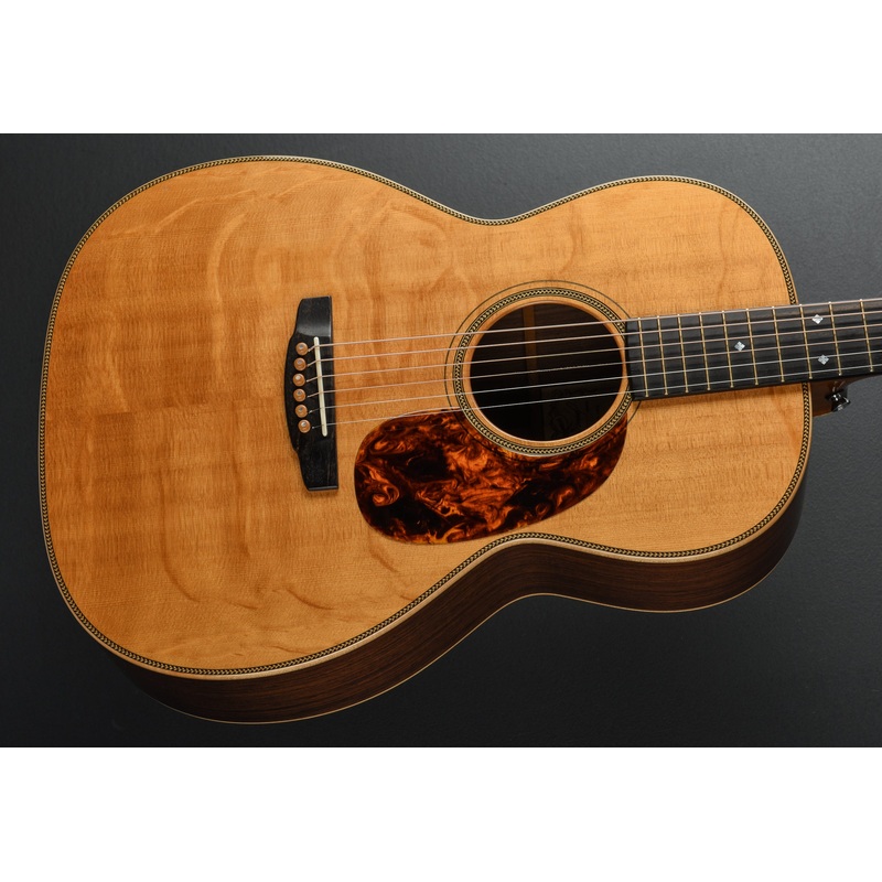 Traditional 000, Master Grade Bearclaw Sitka Top ’11